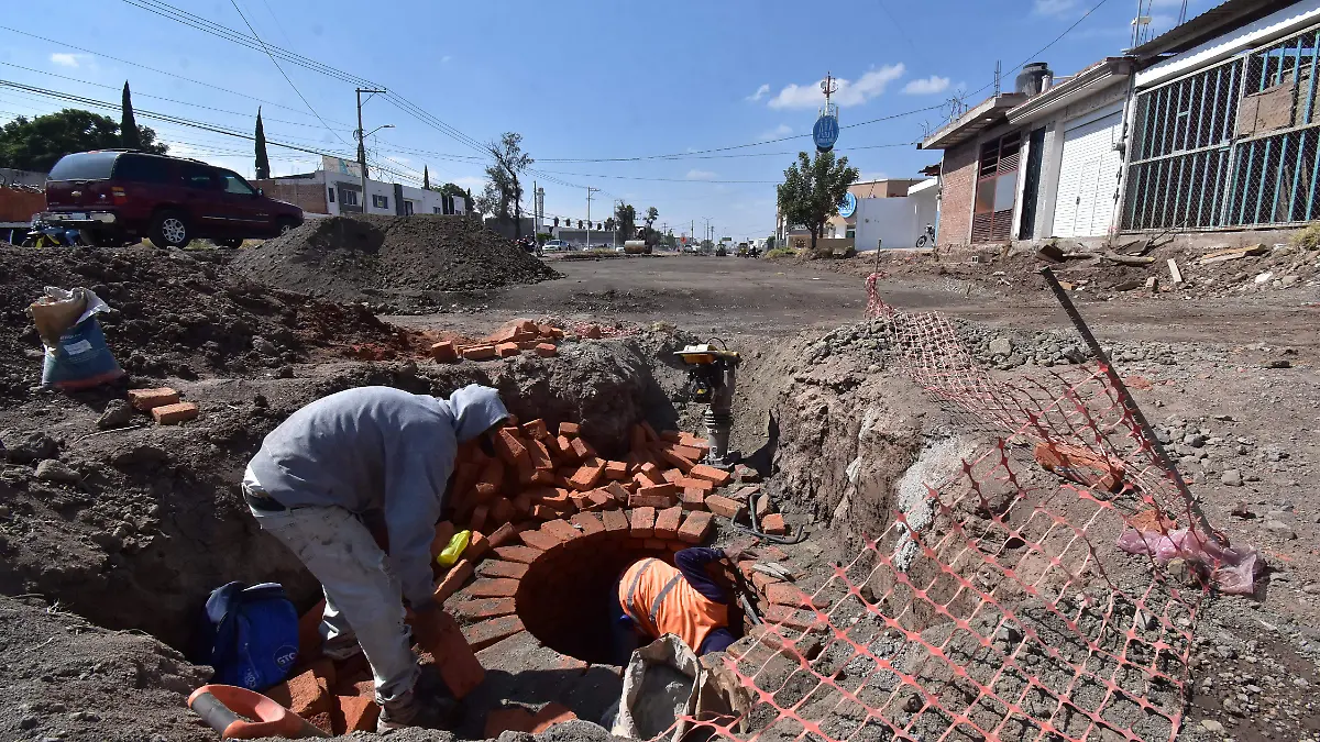 OBRA AV. INDEPENDENCIA.- RICARDO SANCHEZ.- EL SOL DE IRAPUATO (2)